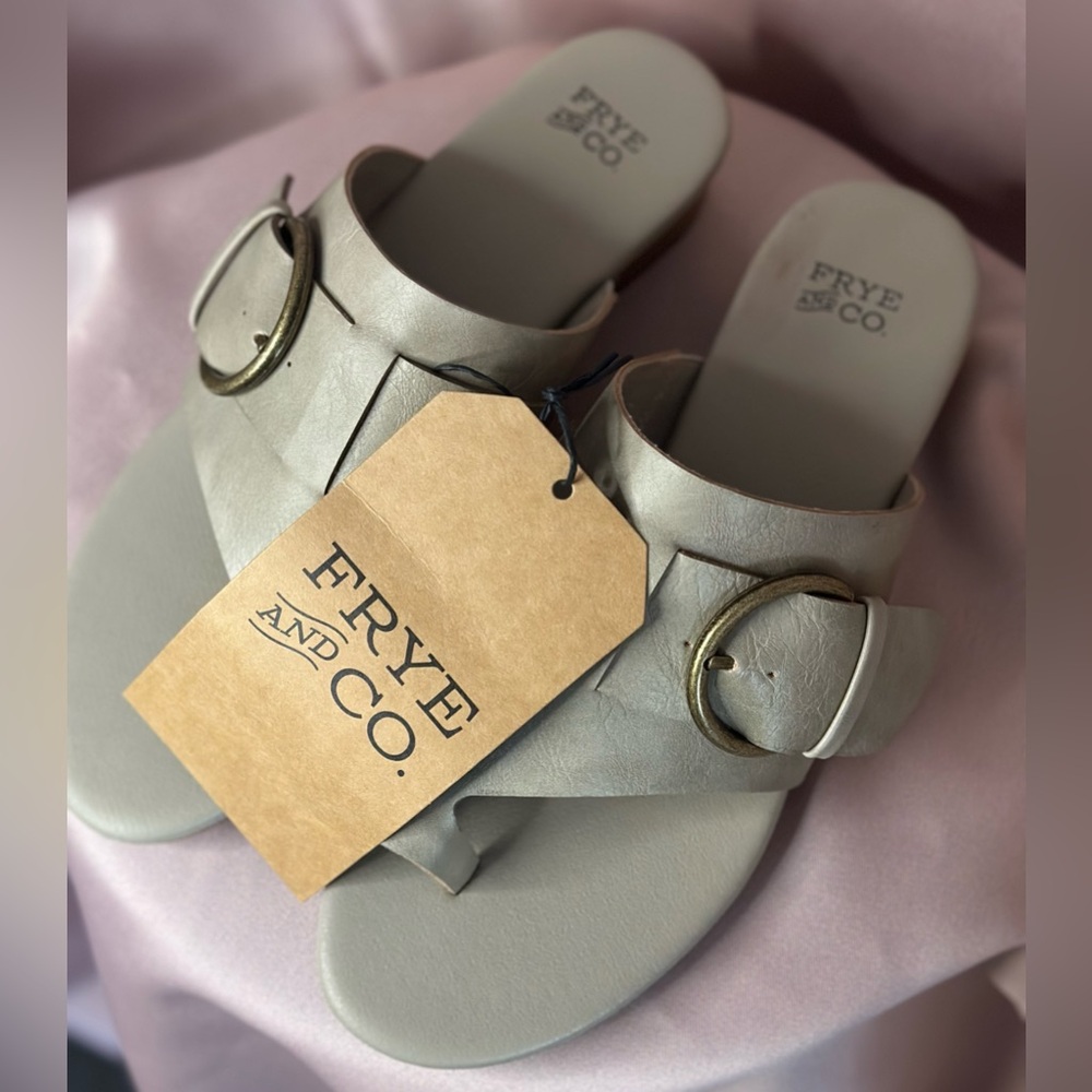 COPY - Frye And Co Womens Quincey Thong Sandals Taupe Gray Faux Leather Wedge 8… - Picture 4 of 16